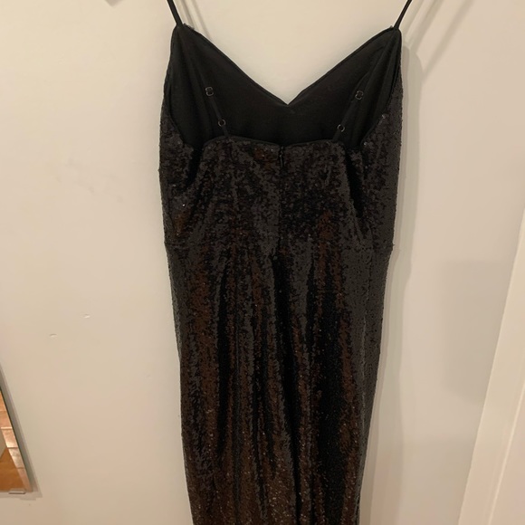 Black sequined below the new dress with slight slit - Picture 2 of 3